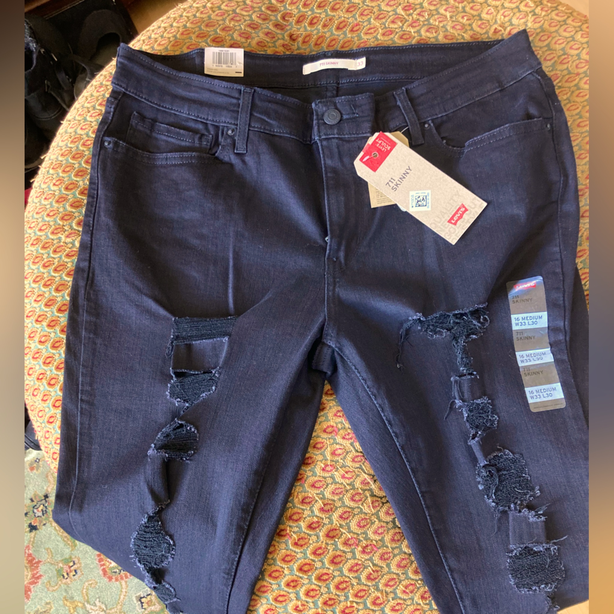Brand New Levis With Tags Levis 711 Skinny Size 33 Distressed Black Jeans